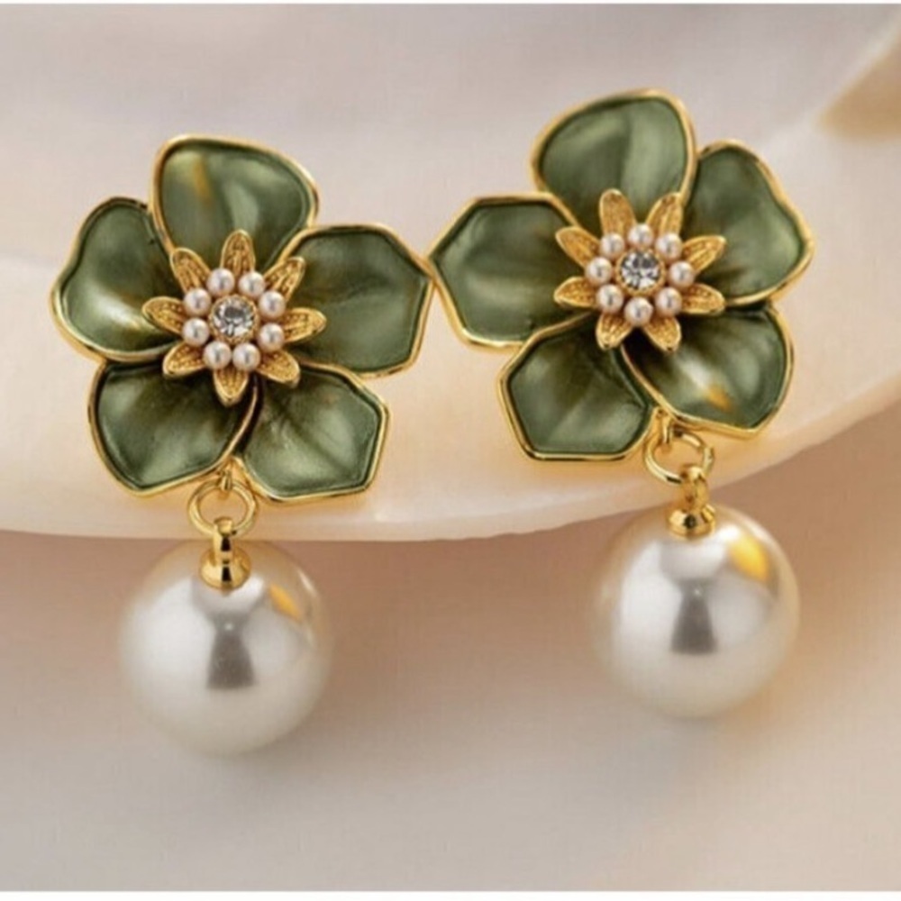 Vintage style 925 stud Enamel Camellia earrings Green womens jewelry